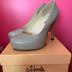 Cimderella of Boston Womens size 4 nude pump
